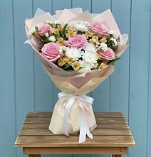 Букет цветов из:  Гвоздики, Орхидеи и Розы в Келермесской