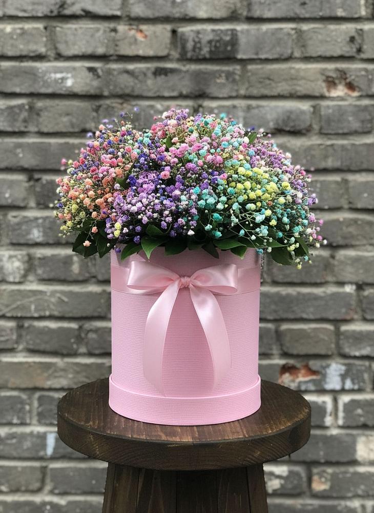 Цветочная композиция из Гипсофила и Розы в шляпной коробке в Келермесской