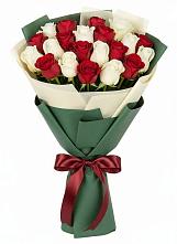 Букет Микс из красных и белых роз в Келермесской