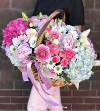 Цветочная композиция из Розы, Хризантемы, Пионы и Лизиантусы в корзине в Келермесской