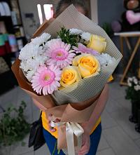 Букет цветов из:  Герберы, Розы и Хризантемы в Келермесской