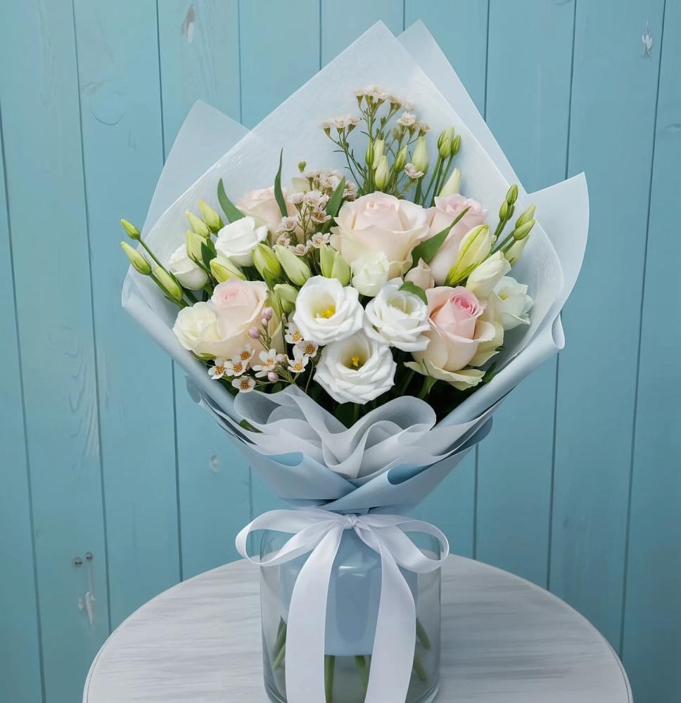 Букет цветов из: Розы и Лизиантусы в Келермесской