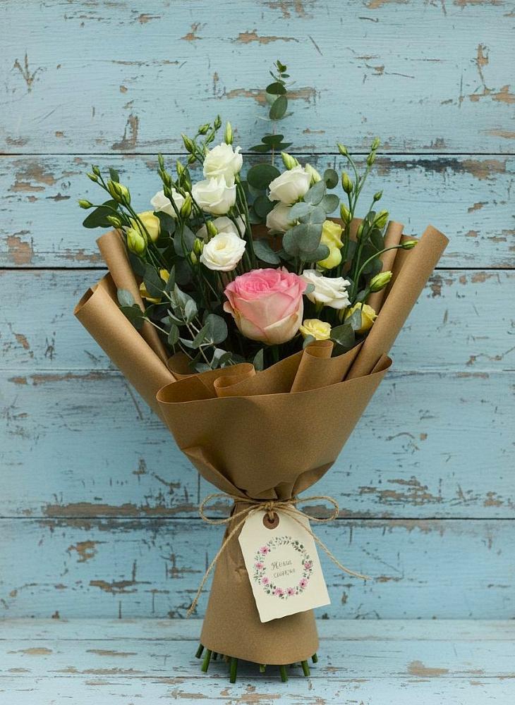 Букет цветов из: Розы и Лизиантусы в Келермесской