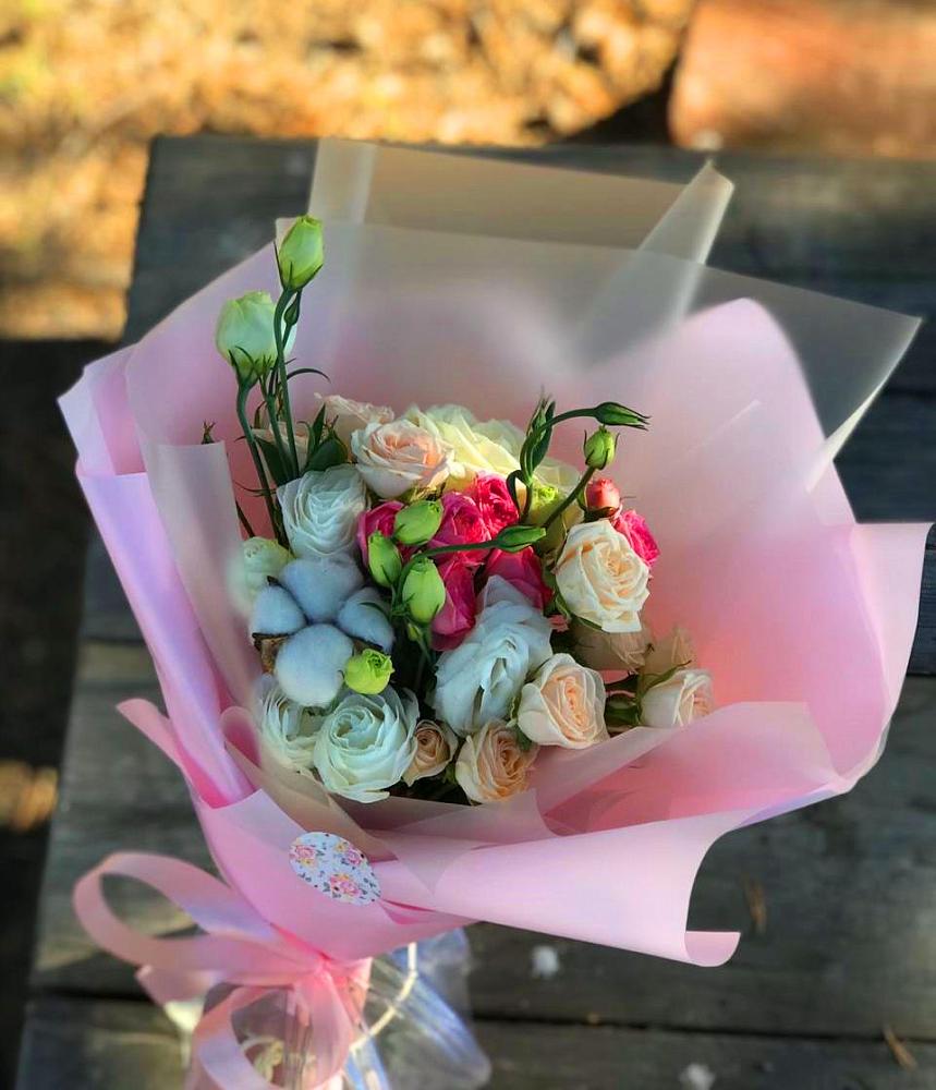 Букет цветов из: Розы и Лизиантусы в Келермесской