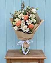 Букет цветов из:  Альстромерии, Лизиантусы, Розы и Хризантемы в Келермесской