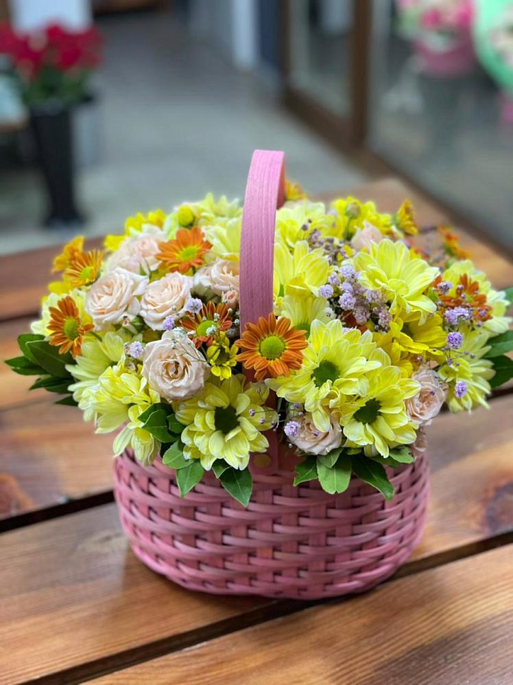 Цветочная композиция из Хризантемы и Розы в корзине в Келермесской