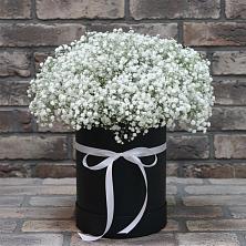 Цветочная композиция из Гипсофила в шляпной коробке в Келермесской