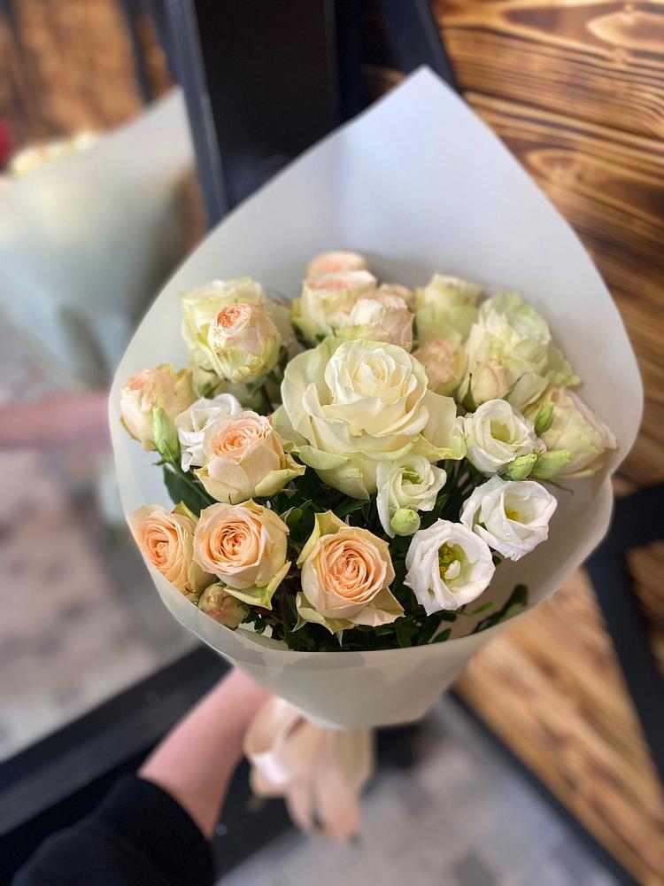 Букет цветов из: Розы и Лизиантусы в Келермесской